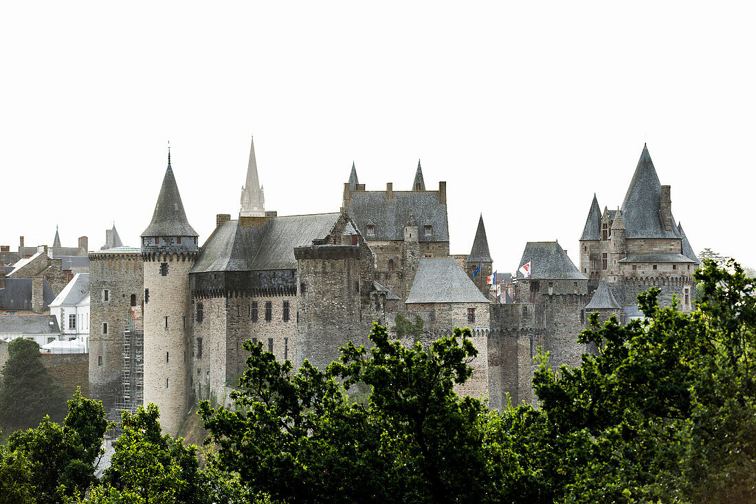 Stadtansicht und Schloss, Vitré, Bretagne, Frankreich