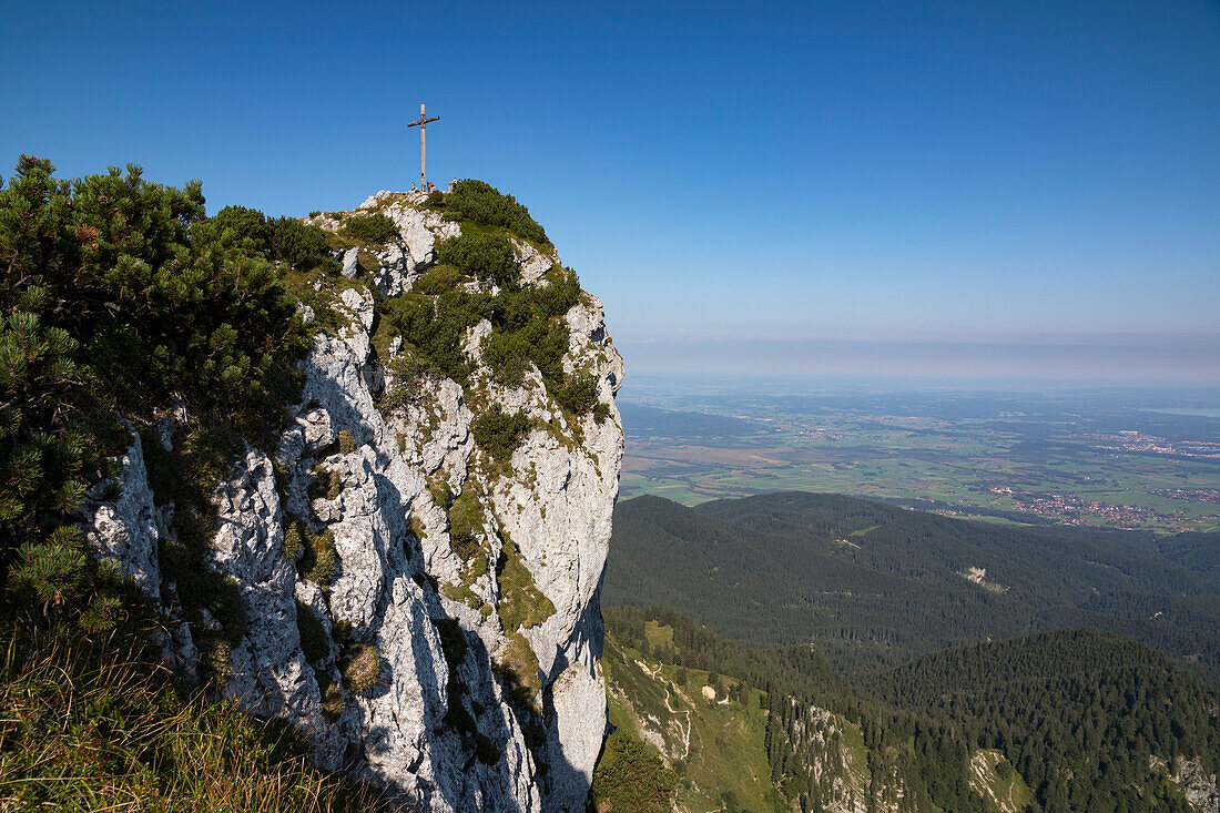 Gipfel der Benediktenwand, Blick ins Alpenvorland, Oberbayern, Alpen, Deutschland