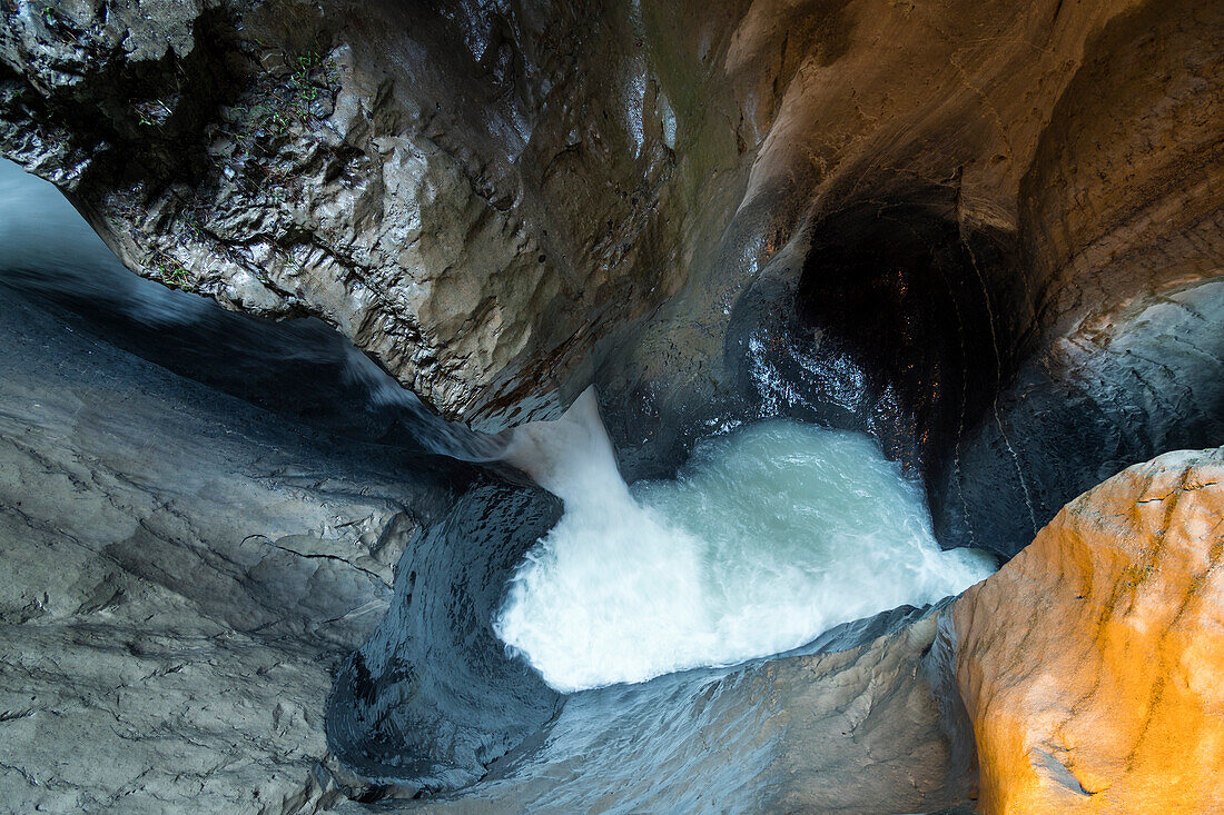 Trümmelbachfälle im Lauterbrunnental, Schweiz, Europa