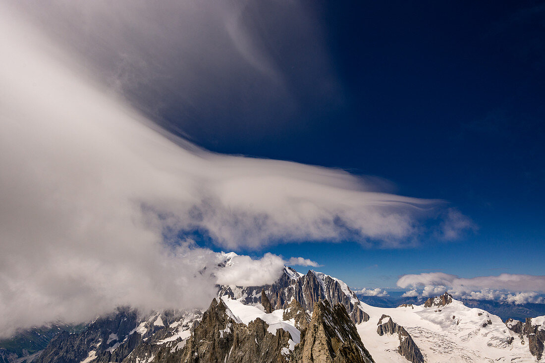 Foehnwolken über Mont Blanc, Mont Blanc-Gruppe, Frankreich