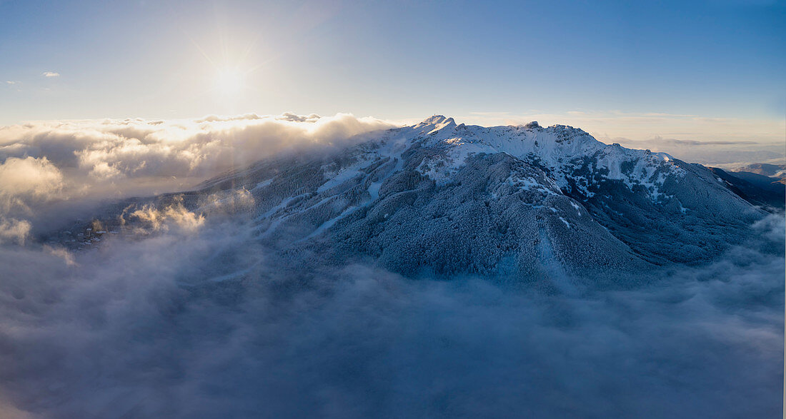 Panoramablick auf La Nuda und Cerreto Laghi bei Sonnenaufgang, Emilia Romagna, Italien, Europa