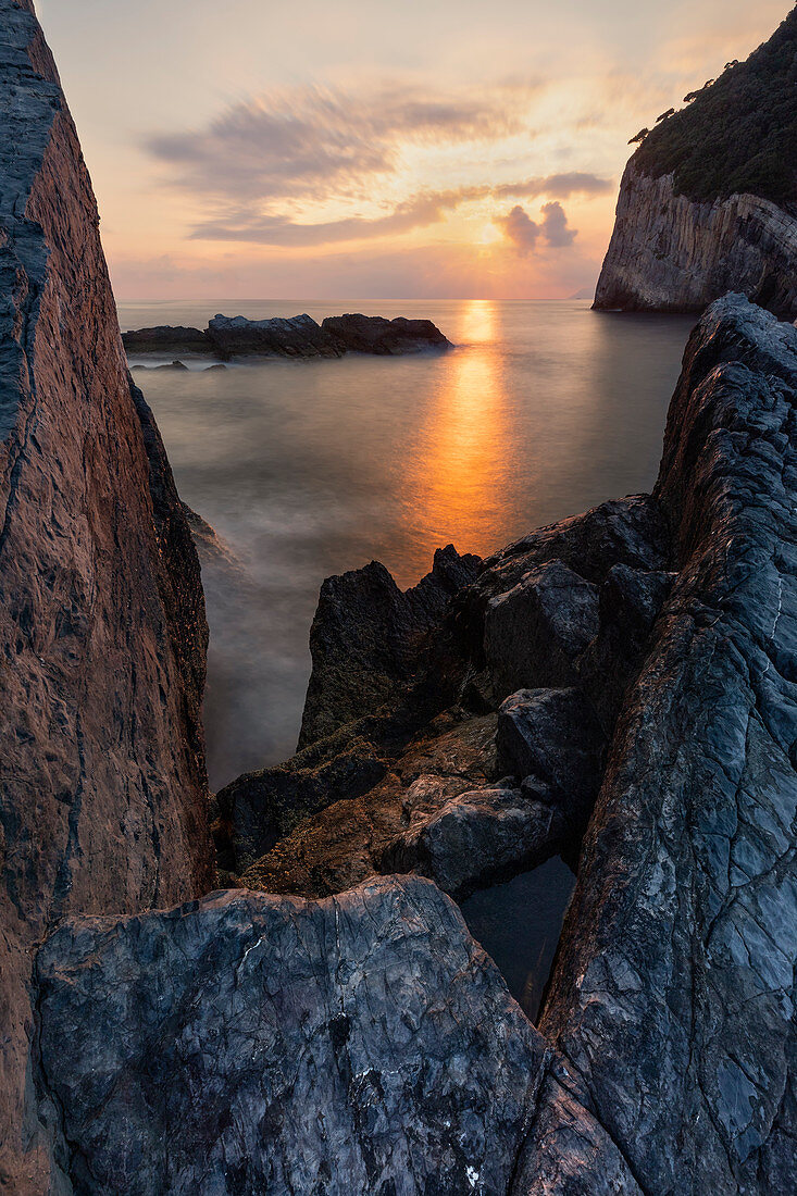 Sonnenuntergang auf der Insel Tinetto La Spezia, Ligurien, Italien, Europa