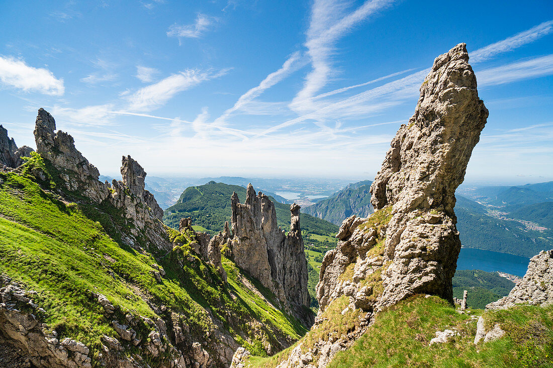 Felsen von Grignetta entlang des Weges zur Rosalba Hütte, Valsassina, Lombardei, Italien