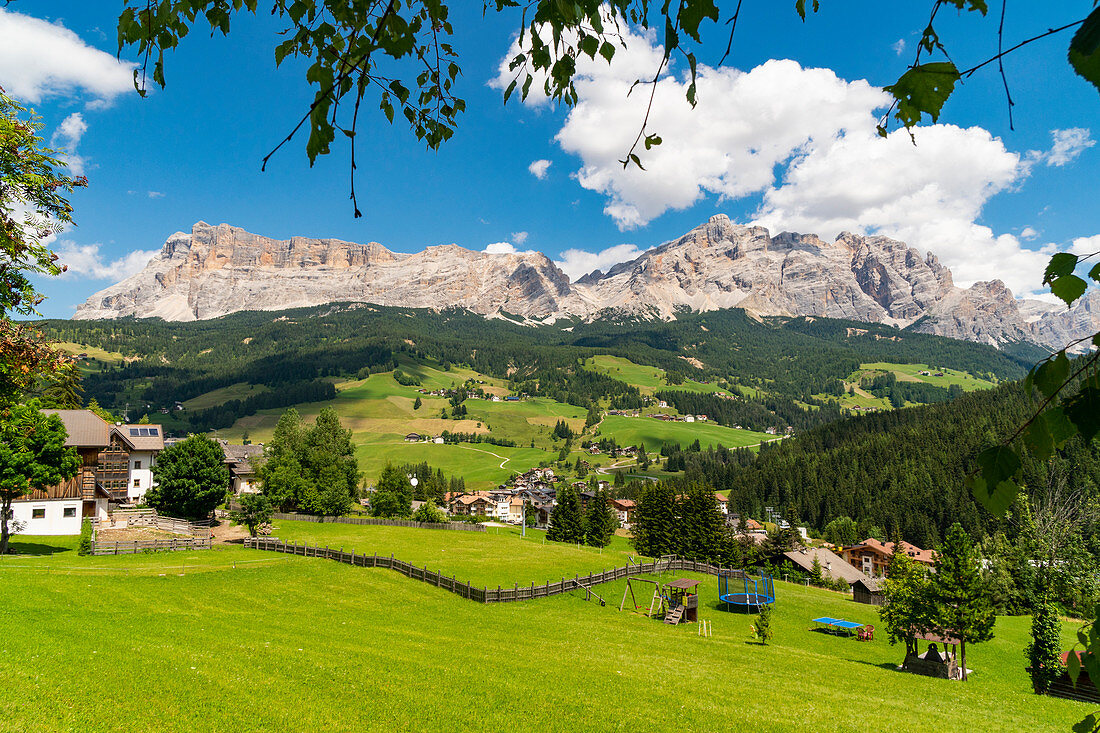 Sommerlandschaft von La Villa Dolomites, Badia-Tal, Trentino Alto Adige, Italien