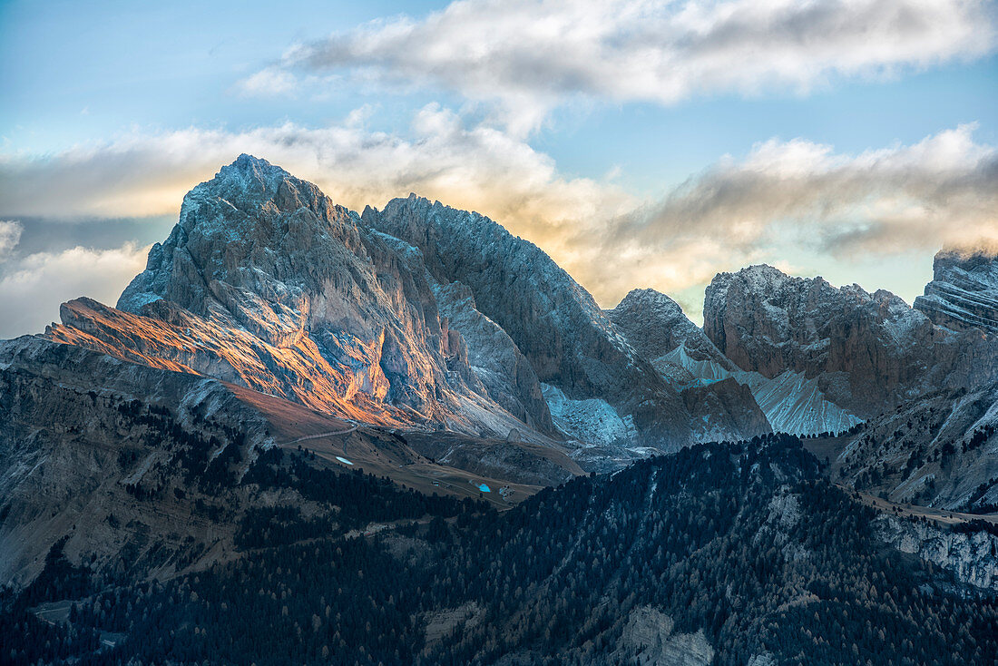 Italy, Trentino, Odle mountain range, Seceda and Sass Rigais at sunrise