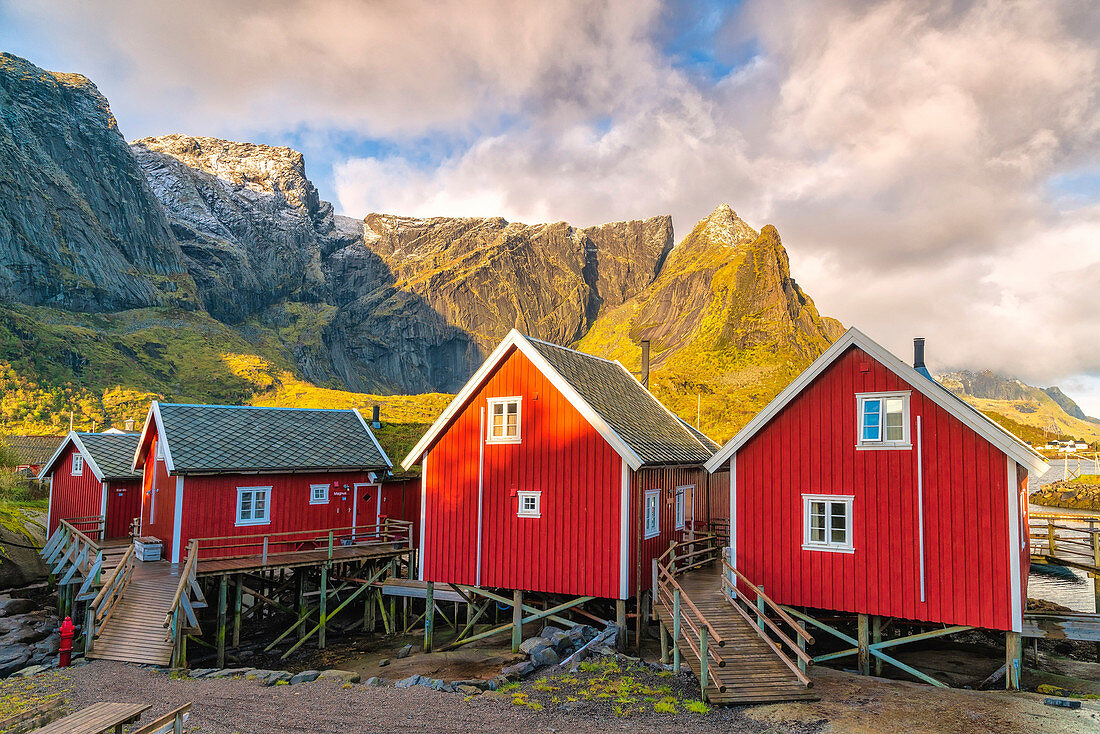 Traditional red fishermen's huts (Rorbu), Reine, Moskenes, Nordland, Lofoten Islands, Norway