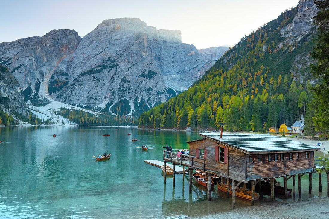Bootshütte am Pragser Wildsee, Italien, Südtirol, Pragser Tal, Provinz Bozen