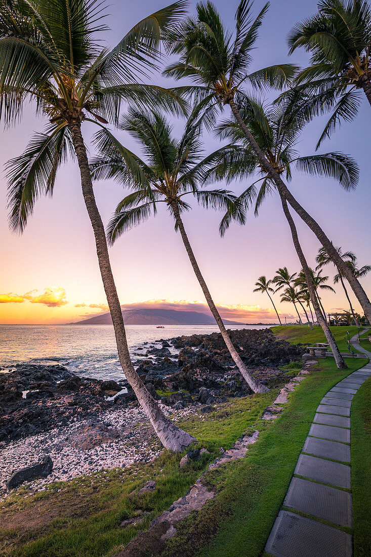Sonnenaufgang am Kihei-Strand, Maui-Insel, Hawaii, USA