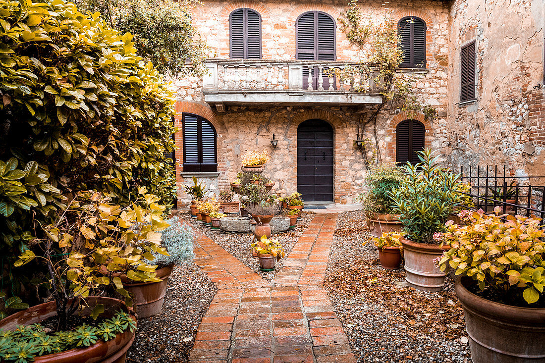 Ein Bauernhaus in der Nähe von Montepulciano, Provinz Siena, Italien