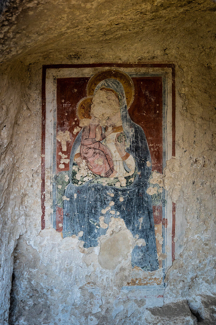 Die Felsenkirche von Madonna delle tre Porte, Murgia-Hochebene, Matera, Basilikata, Italien