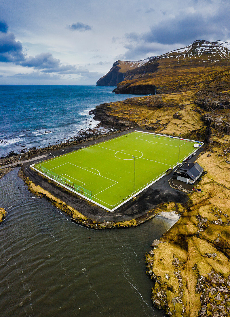 Fußballplatz, Eidi, Eysturoy-Insel, Färöer, Dänemark