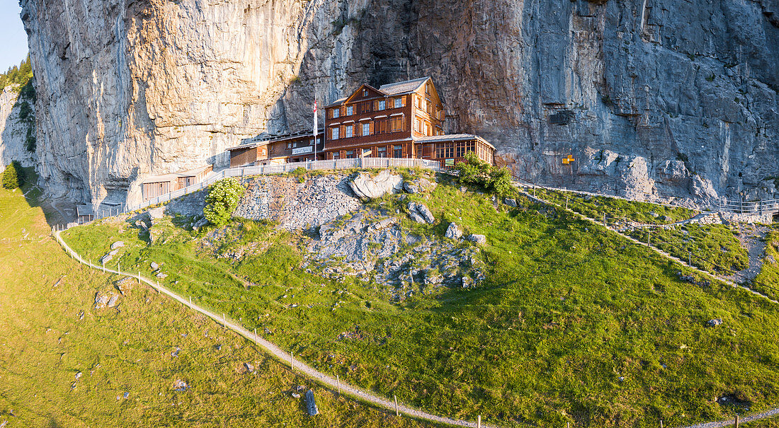 Blick auf dem Gasthaus Aescher-Wildkirchli, Ebenalp, Appenzell Innerrhoden, Schweiz