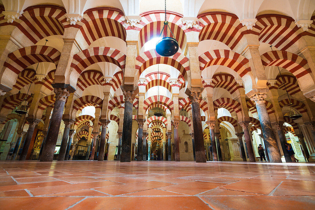 Decorated archways and columns in Moorish style, Mezquita-Catedral (Great Mosque of Cordoba), Cordoba, Andalusia, Spain
