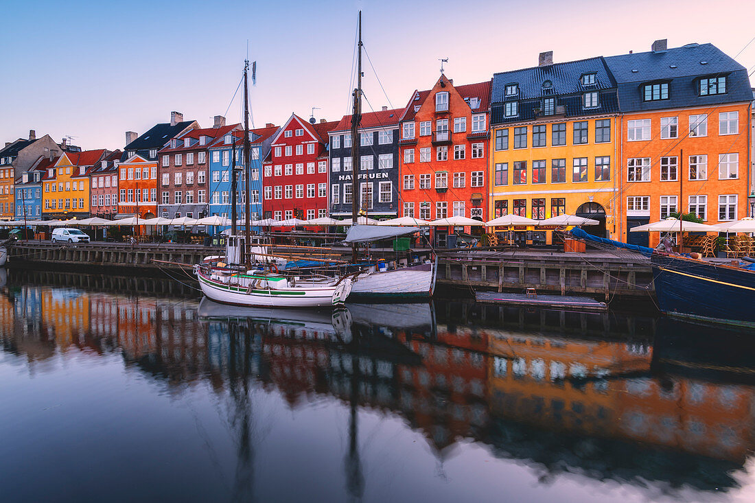 Nyhavn at dawn, Copenhagen, Hovedstaden, Denmark, Northern Europe.