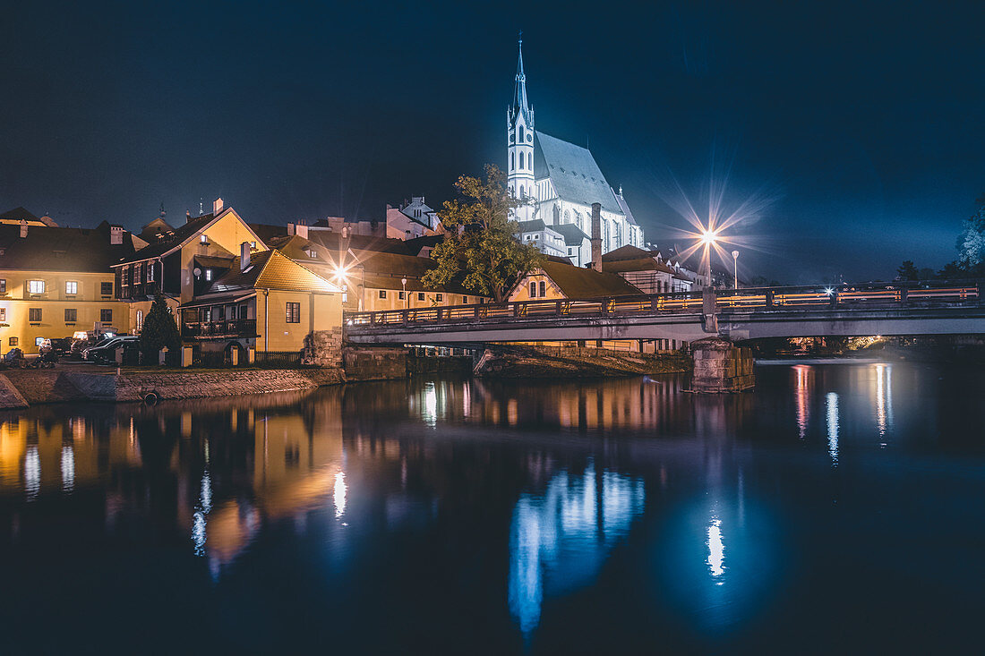 Cesky Krumlov, South Bohemia, Czech Republic, Europe, Saint Vitus Cathedral reflected in the Vlatva river, UNESCO World Heritage Site