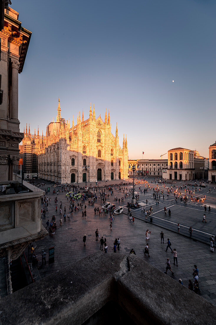 Mailand, Dom und Platz bei Sonnenuntergang, Lombardei, Italien