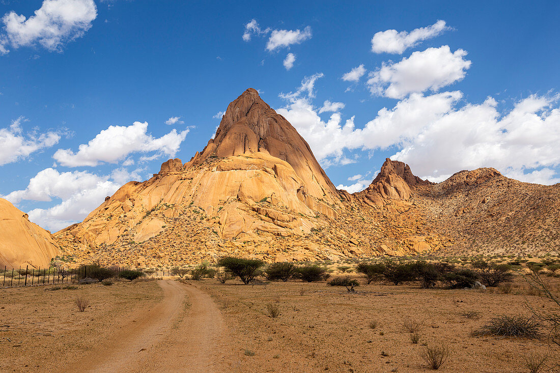 Die kahlen Granitspitzen von Spitzkoppe, Damaraland, Namibia, Afrika