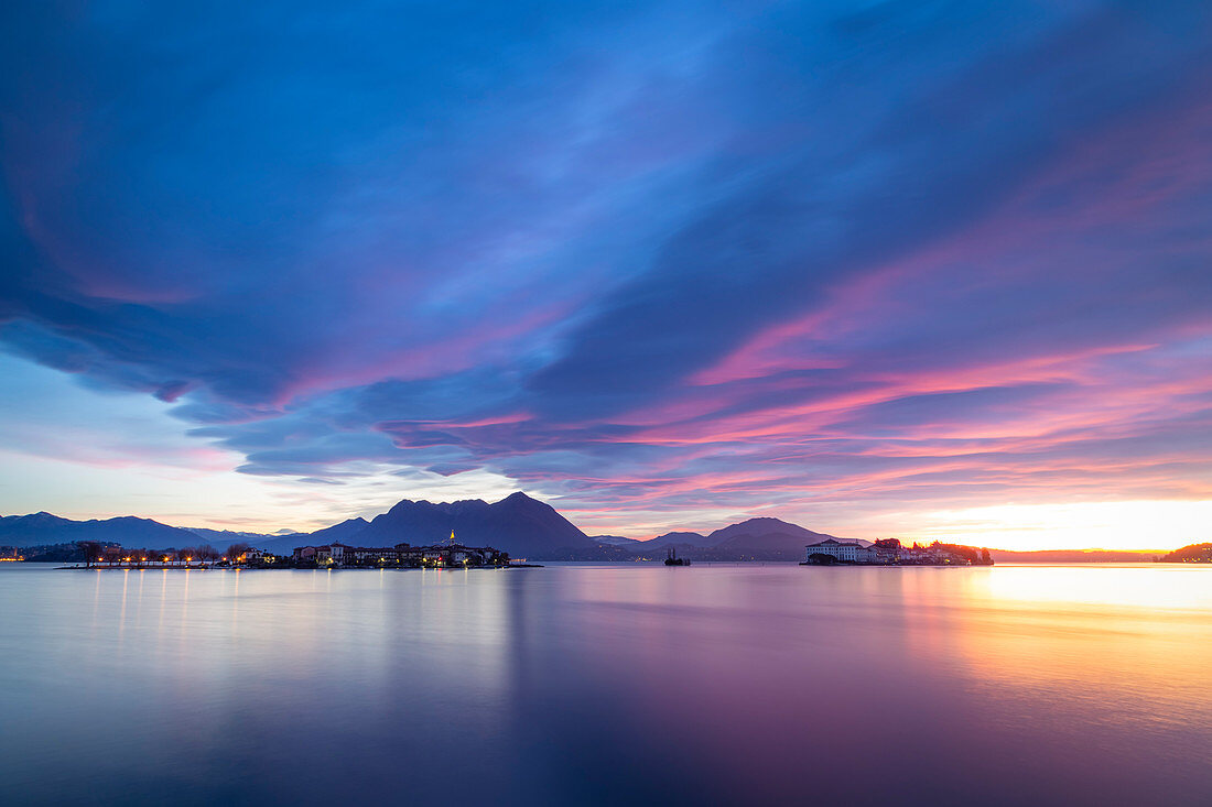 Borromäische Inseln: der Isola dei Pescatori und der Isola Bella, Lago Maggiore, Piemont, Italien