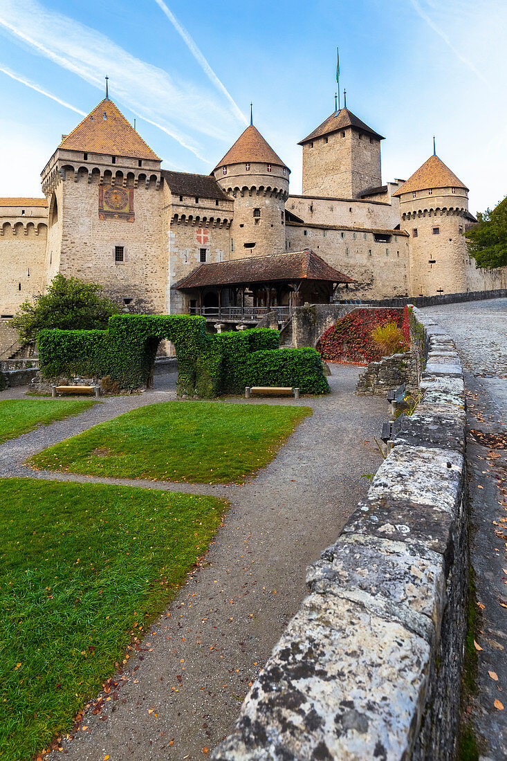 Blick auf den Innenhof des Schlosses Chillon, Veytaux, Montreux, Kanton Waadt, Schweiz
