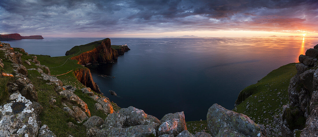 Sonnenuntergang am Neist Point, Isle of Skye, Schottland, Vereinigtes Königreich, Nordeuropa