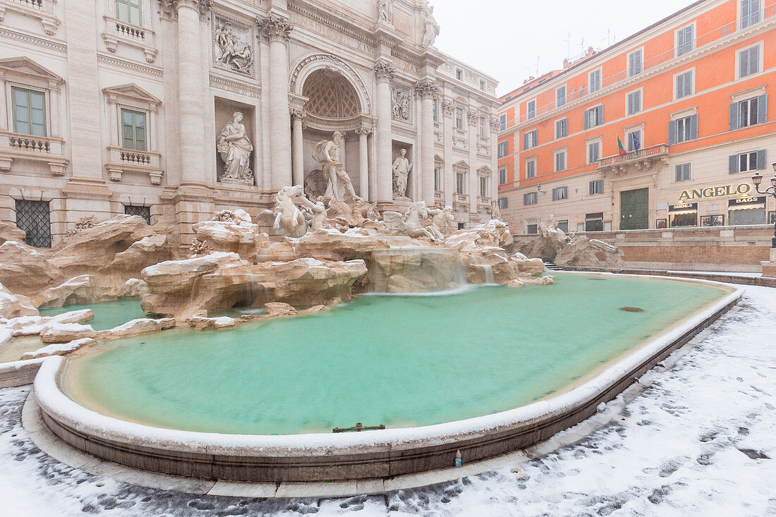 Trevi-Brunnen während der großen Schneefälle von Rom im Jahre 2018 Europa, Italien, Latium, Provinz Rom, Rom