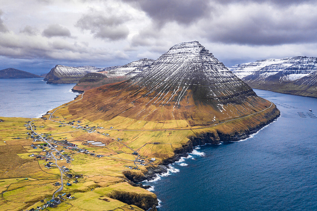 Luftaufnahme von Vidareidi und Vidoy Island (Vidoy Island, Färöer, Dänemark)