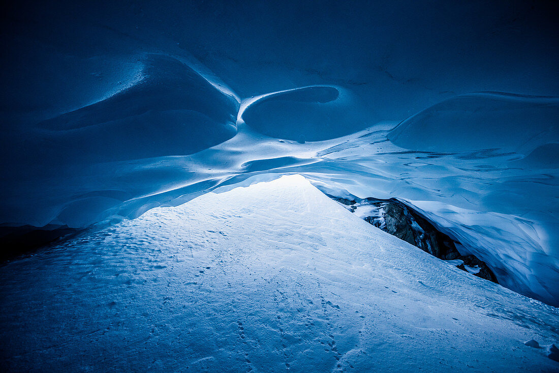 Eishöhle von innen, Pitztal, Österreich,