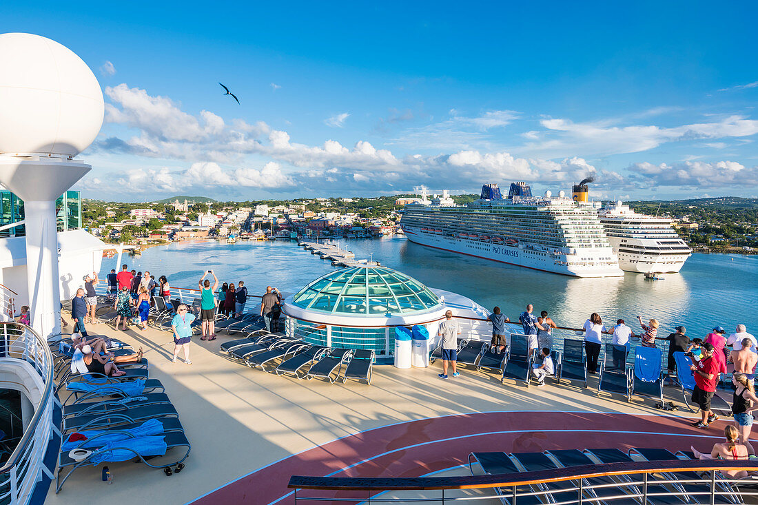 Cruise ships in port, Saint John´s, Antigua and Barbuda, Caribbean, Lesser Antilles