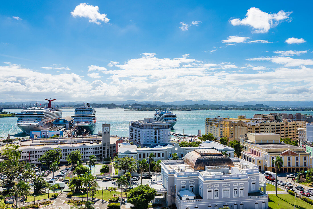 Blick auf die Altstadt mit Hafen von der Festung de San Cristóbal, San Juan, Puerto Rico, Karibik, USA