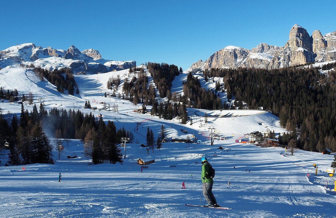 Ski bei Corvara mit Sella, Dolomiten, Alta Badia, Südtirol, Italien