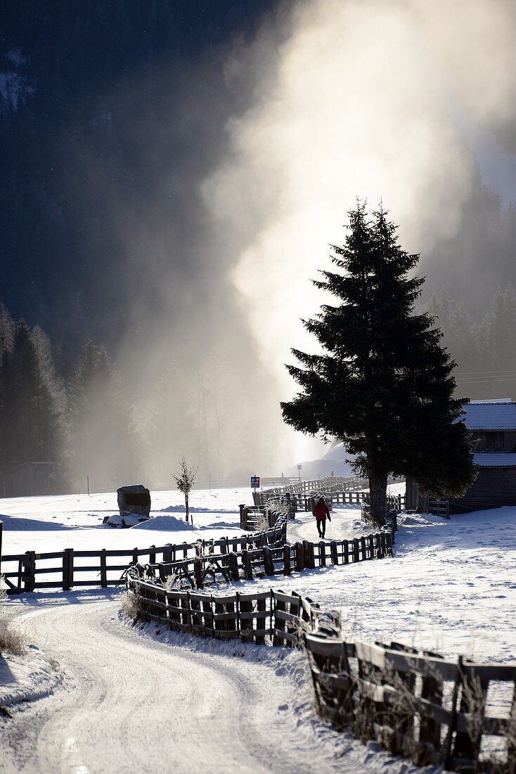 Bei Sexten, Dolomiten, Südtirol im Winter, Italien