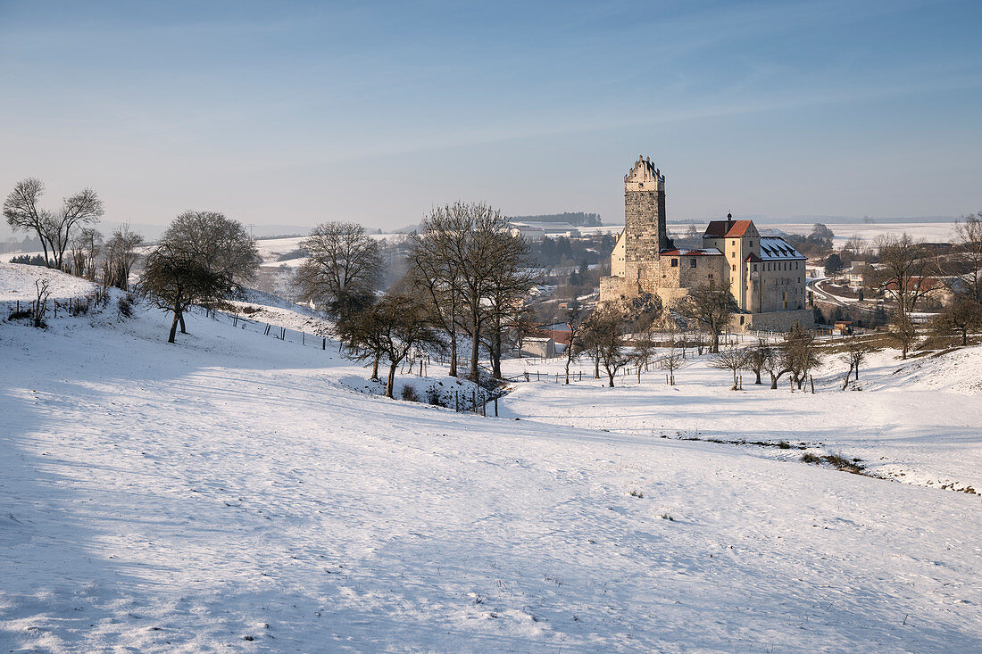 Staufer Burg Katzenstein im Winter, Dischingen, Härtsfeld, Landkreis Heidenheim, Schwäbische Alb, Baden-Württemberg, Deutschland