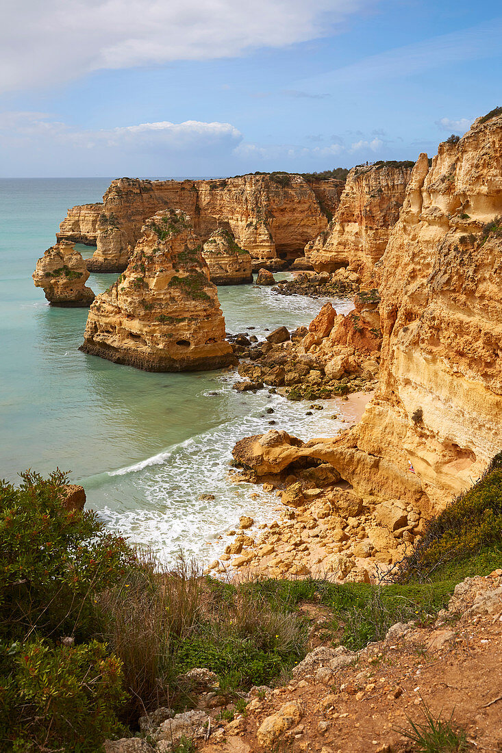 Steep coast and beach Praia da Marinha near Carvoeiro, Atlantic Ocean, District Faro, Region of Algarve, Portugal, Europe