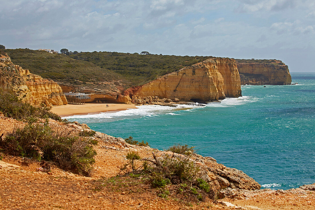 Steilküste von Ferragudo, Atlantik, Distrikt Faro, Region Algarve, Portugal, Europa