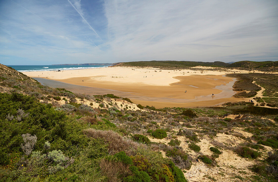 Strand Bordeira bei Carrapateira, Parque Natural do Sudoeste Alentejano e Costa Vicentina, Atlantik, Distrikt Faro, Region Algarve, Portugal, Europa
