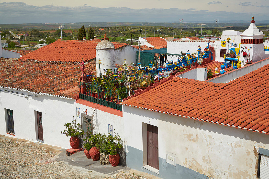 Blick auf die Dächer von Serpa, Distrikt Beja, Region Alentejo, Portugal, Europa