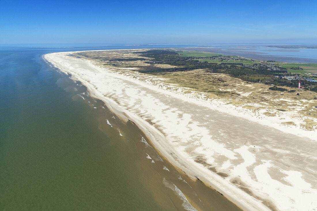 Flug über die Insel Amrum mit Blick auf den Kniepsand, Nebel, Nordfriesische Inseln, Schleswig-Holstein, Norddeutschland, Deutschland, Europa