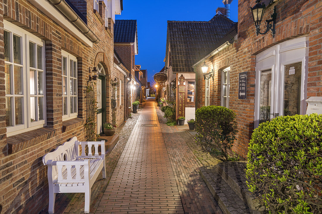 Alley in the evening in Wyk on the North Frisian Island Föhr, North Sea, Schleswig-Holstein, Northern Germany, Germany, Europe