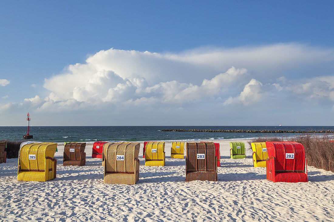 Strandkörbe auf der Helgoländer Düne, Insel Helgoland, Schleswig-Holstein, Norddeutschland, Deutschland, Europa