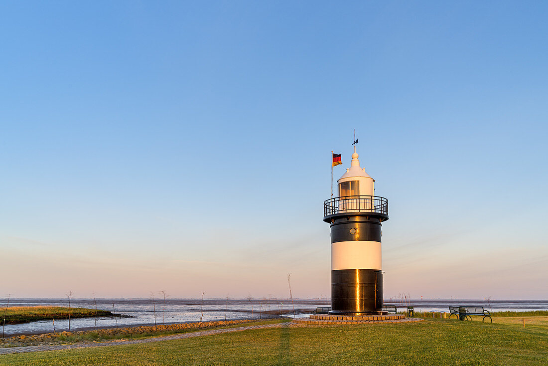 Lighthouse Kleiner Preusse in the harbour of Wremen, North Sea, East Frisia, Lower Saxony, Northern Germany, Germany, Europe