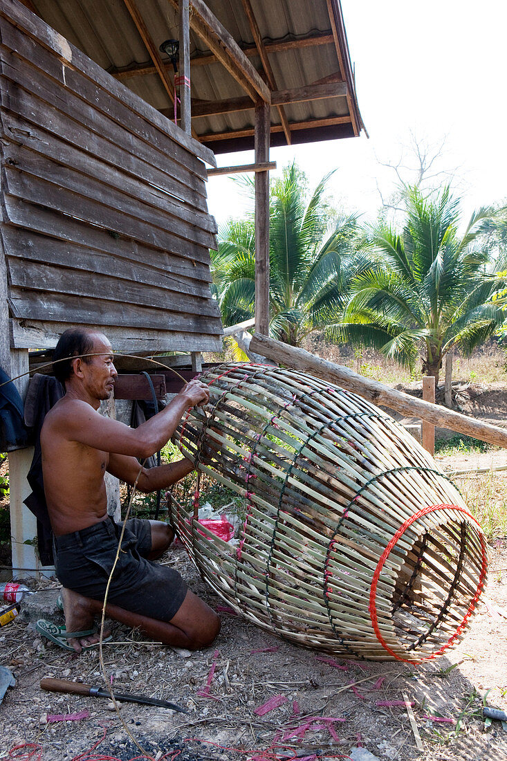 Thai people builds bamboo fish fry, Sukhothai, Thailand