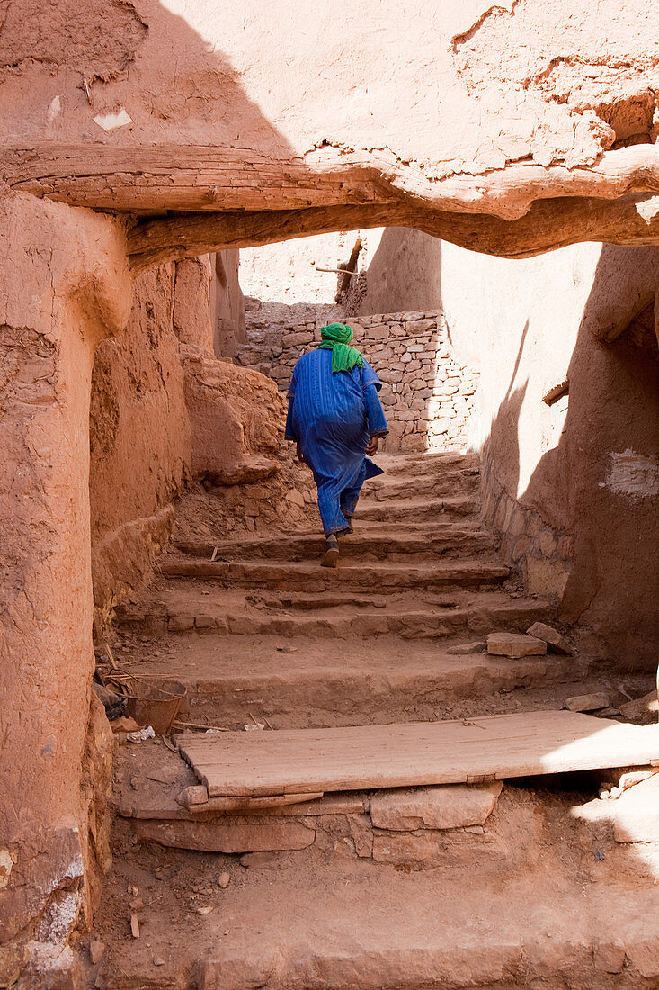 Bedouin in the alleys of the Kasbah Ait Ben Haddou, Ait Ben Haddou, Morocco