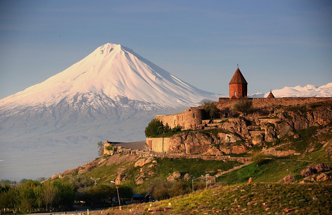 Der Berg Ararat und Kloster Chor Wirap, Armenien, Asien