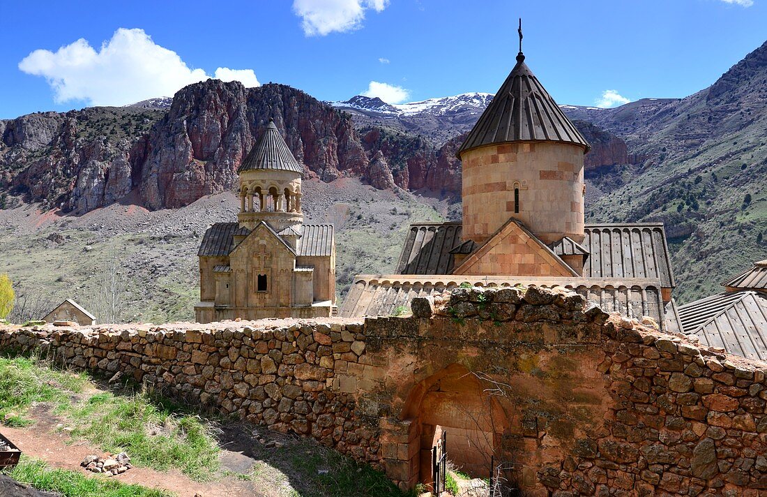 Frühchristliches Kloster Norawank in archaischer Landschaft, Armenien, Asien