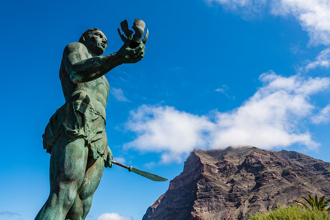Statue of the rebel Hautacuperche, Valle Gran Rey, La Gomera, Canary Islands, Spain