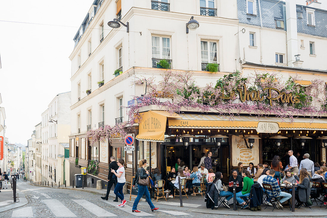 Restaurant, Montmartre, Paris, Île-de-France region, France