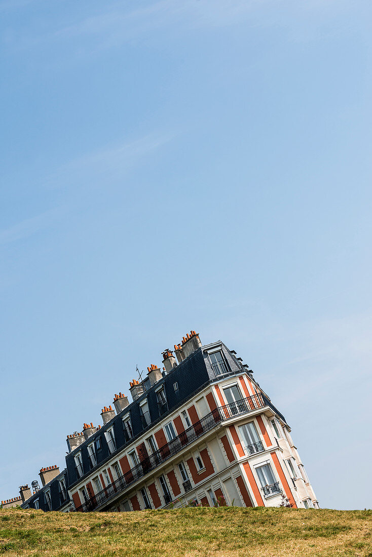 Sinkendes Haus, Montmartre, Paris, Region Île-de-France, Frankreich