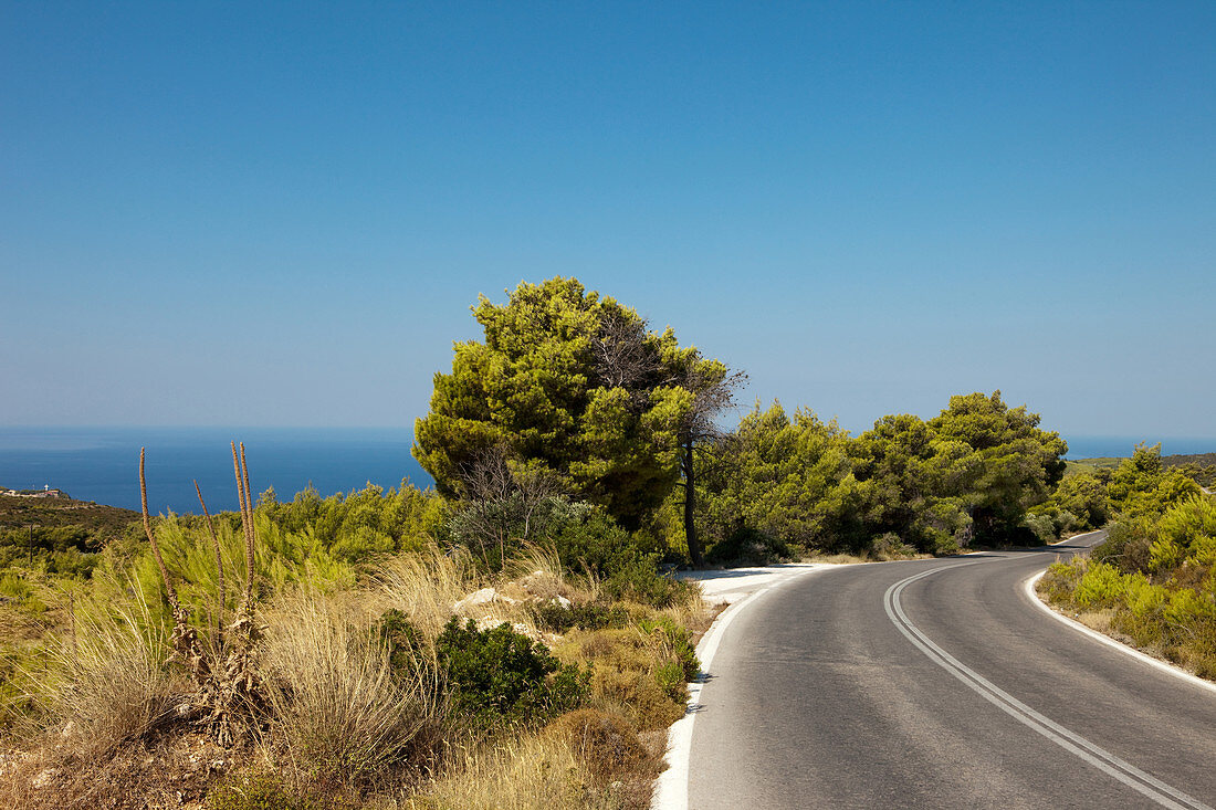 Straße nach Porto Limnionas mit Blick aufs Meer, Zakynthos, Ionische Inseln, Griechenland