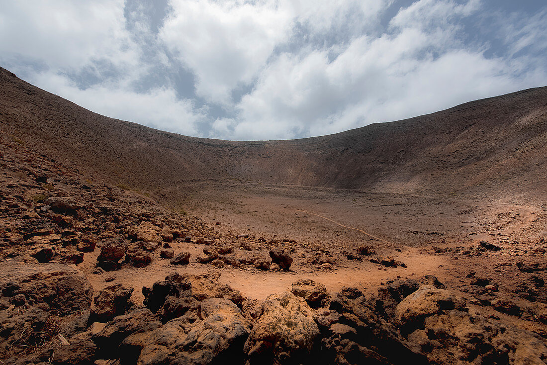 Caldera Blanca Walk to the largest volcanic crater on Lanzarote on the edge of Timanfaya National Park · 458m altitude · Crater 1200m in diameter. Lanzarote, Canary Islands, Spain, Europe