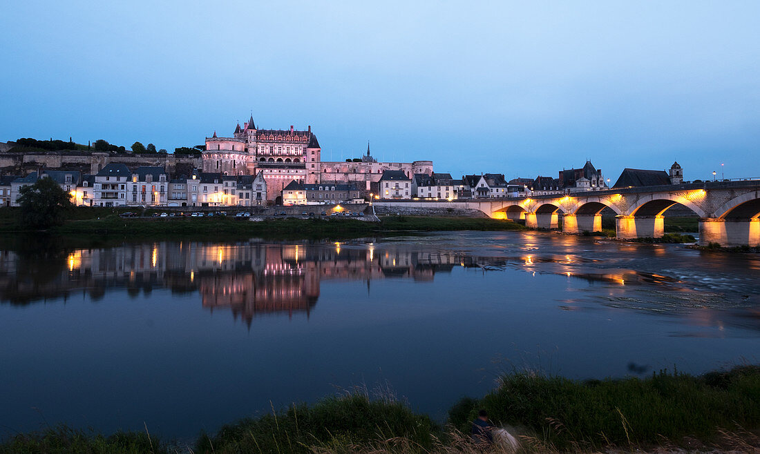 Amboise-Stadt, Fluss bei Sonnenuntergang in Loire Valley, Frankreich